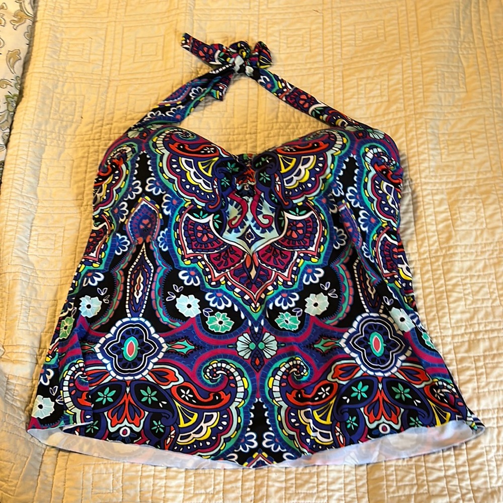 Women’s medium swimsuit top. Tankini halter style. Multi color. Good condition